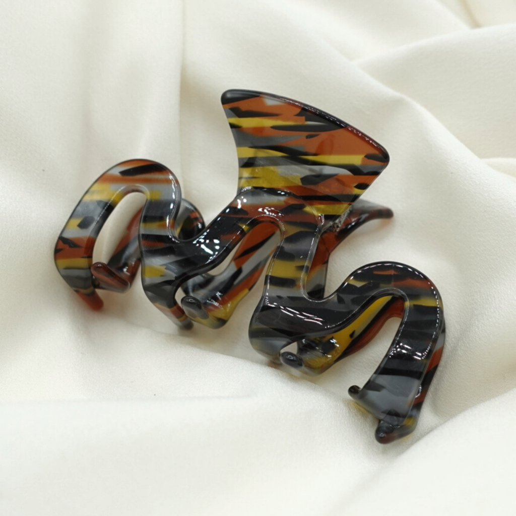 Kaia Cellulose Acetate Wavy Minimalist Hair Claw Clip